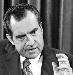 Nixon-2-R-250.gif