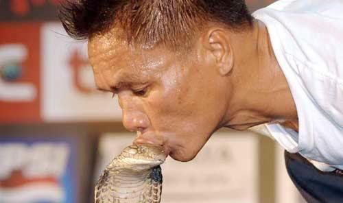 snake_kisser1.jpg