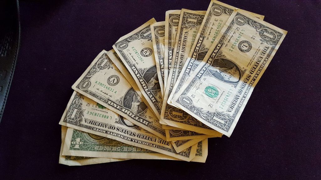 low_dollars1_zpsgwbwe1ph.jpg