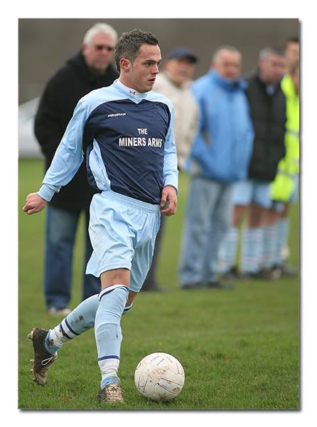 IMAGE: http://i126.photobucket.com/albums/p111/peteunicom/AFC%20Bohemia/UNi_PT_AFCvsMiners1.jpg