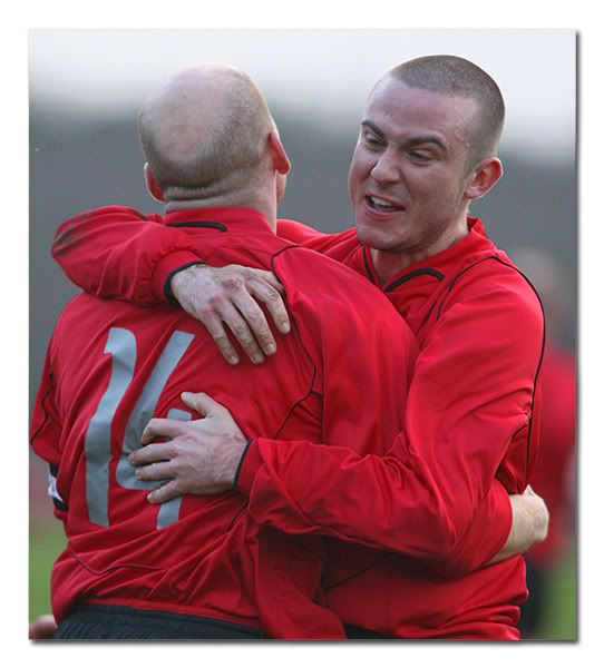 IMAGE: http://i126.photobucket.com/albums/p111/peteunicom/AFC%20Bohemia/UNi_PT_AFCvsMiners4.jpg