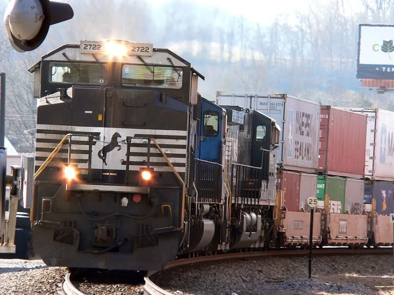 IMAGE: http://i126.photobucket.com/albums/p118/Photogear_2007/Saves%20to%20CD/Picture142-899.jpg