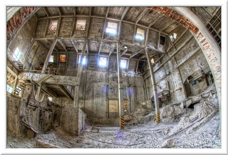 IMAGE: http://i126.photobucket.com/albums/p84/lrargerich/7627hdr.jpg