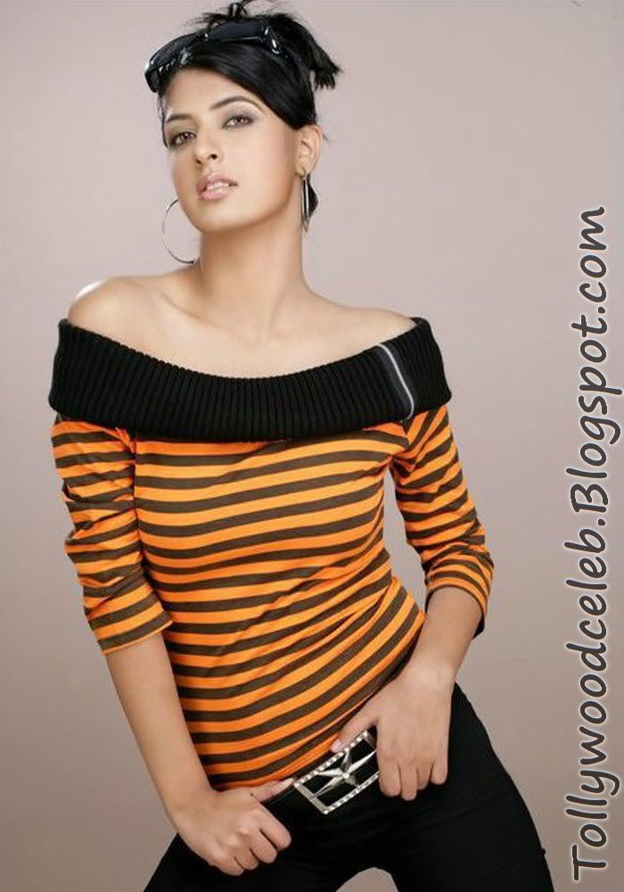 Aishwarya Sakhuja Armpit Show