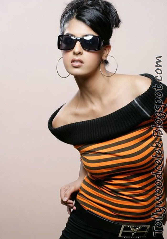 Aishwarya Sakhuja Armpit Show