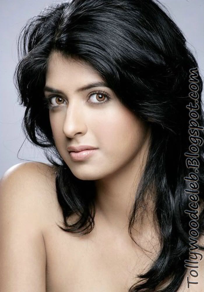 Aishwarya Sakhuja Armpit Show