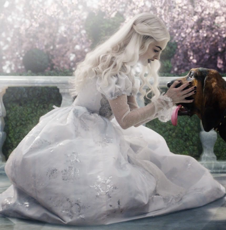 queenwdogcrop.jpg