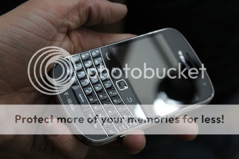 MINT   UNLOCKED   BlackBerry Bold 9900   24GB W/MEMORY CARD   Black 