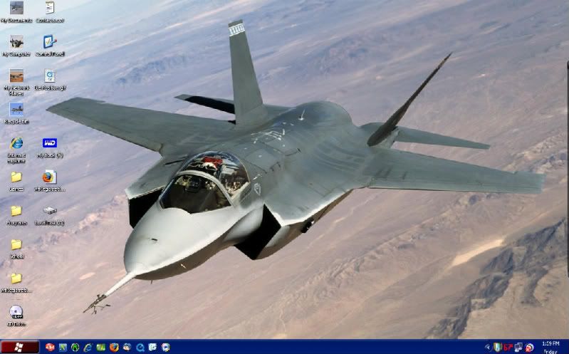 [PokeCommunity.com] Post Your Desktop